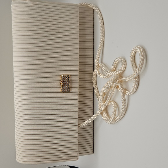 Vintage Bechamel Crossbody Cluch - Picture 12 of 12